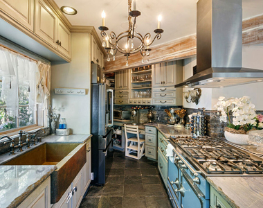 2851 Seabreeze Drive - Photo Thumbnail 19
