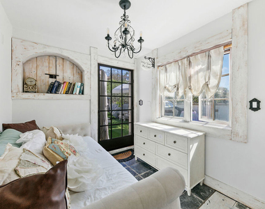 2851 Seabreeze Drive - Photo Thumbnail 42