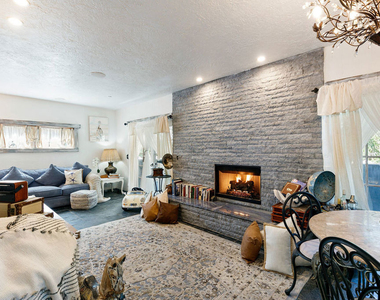 2851 Seabreeze Drive - Photo Thumbnail 11