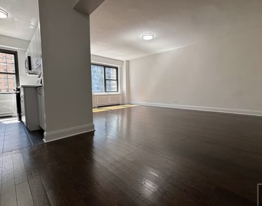 157 East 57th Street - Photo Thumbnail 3