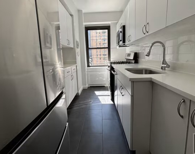 157 East 57th Street - Photo Thumbnail 2