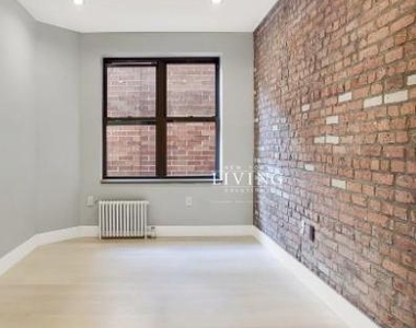 Stanton Street - Photo Thumbnail 5