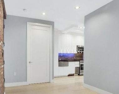 Stanton Street - Photo Thumbnail 3