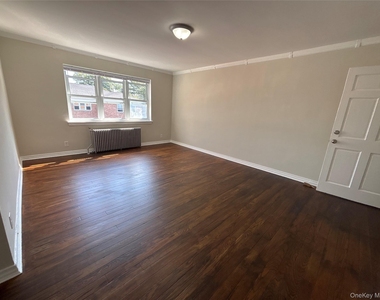 37 Spruce Street - Photo Thumbnail 2