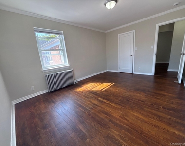 37 Spruce Street - Photo Thumbnail 7