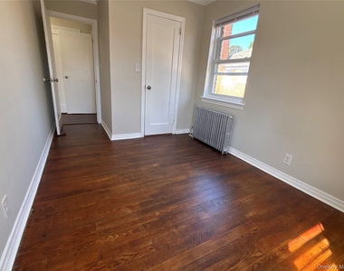 37 Spruce Street - Photo Thumbnail 5