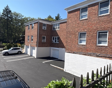 37 Spruce Street - Photo Thumbnail 12