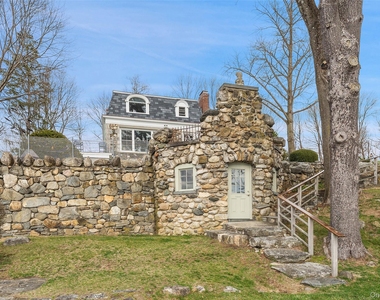 598 N Lake Boulevard - Photo Thumbnail 3