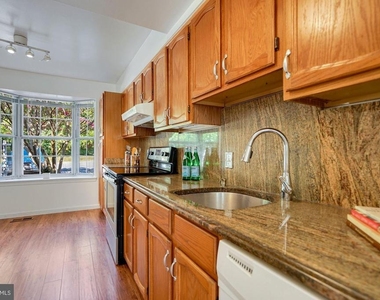 6356 Shaundale Drive - Photo Thumbnail 11