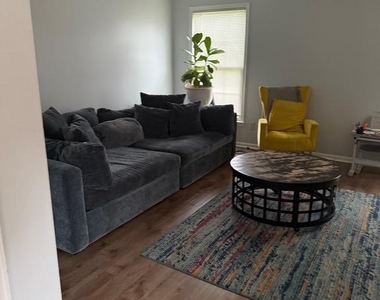 6014 Gloucester Court - Photo Thumbnail 4
