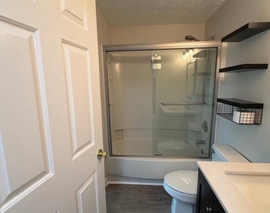 14724 Crosswood Terrace - Photo Thumbnail 12