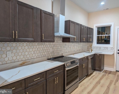 919 Stiles Street - Photo Thumbnail 27