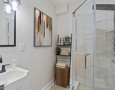 919 Stiles Street - Photo Thumbnail 14