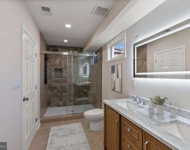 919 Stiles Street - Photo Thumbnail 10
