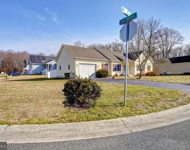 110 Fox Dale Road - Photo Thumbnail 2