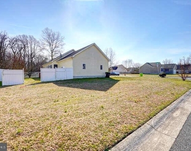 110 Fox Dale Road - Photo Thumbnail 3