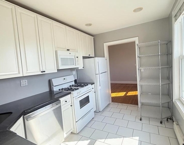 1320 G Street Ne - Photo Thumbnail 2