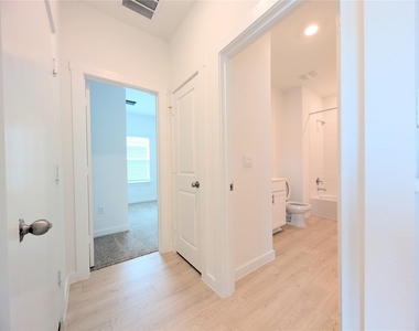 9400 Oxbow Strap Dr - Photo Thumbnail 6