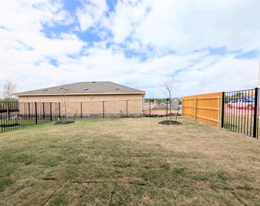 9400 Oxbow Strap Dr - Photo Thumbnail 32