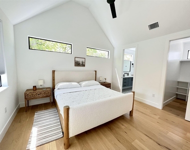7809 Mullen Dr - Photo Thumbnail 11