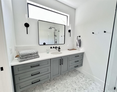 7809 Mullen Dr - Photo Thumbnail 13