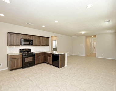 164 Fabion St - Photo Thumbnail 8