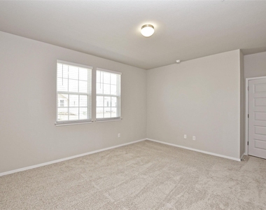 164 Fabion St - Photo Thumbnail 12
