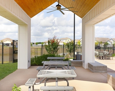 164 Fabion St - Photo Thumbnail 31