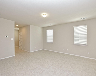 164 Fabion St - Photo Thumbnail 3