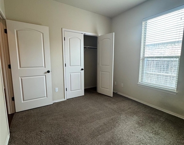 1112 Brendon Lee Ln - Photo Thumbnail 26