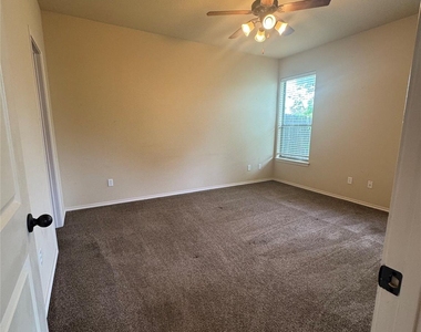 1112 Brendon Lee Ln - Photo Thumbnail 19