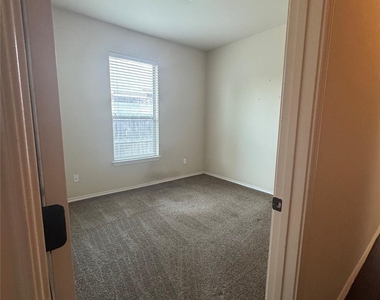 1112 Brendon Lee Ln - Photo Thumbnail 27