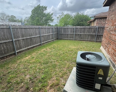 1112 Brendon Lee Ln - Photo Thumbnail 31