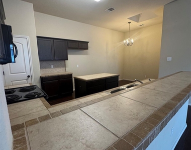 1112 Brendon Lee Ln - Photo Thumbnail 10