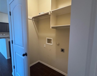 1112 Brendon Lee Ln - Photo Thumbnail 24