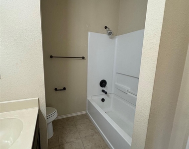 1112 Brendon Lee Ln - Photo Thumbnail 16