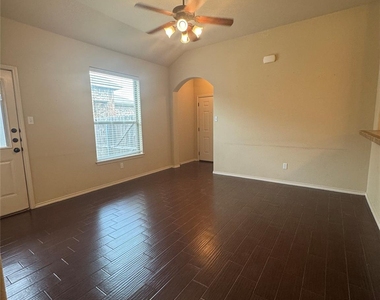 1112 Brendon Lee Ln - Photo Thumbnail 5
