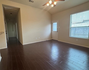 1112 Brendon Lee Ln - Photo Thumbnail 6