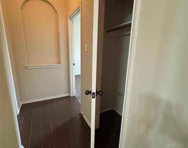 1112 Brendon Lee Ln - Photo Thumbnail 23