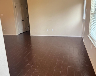 1112 Brendon Lee Ln - Photo Thumbnail 4