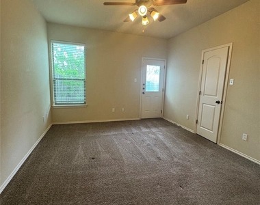 1112 Brendon Lee Ln - Photo Thumbnail 17