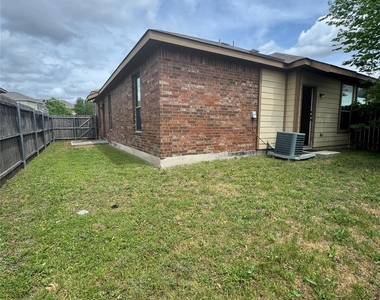 1112 Brendon Lee Ln - Photo Thumbnail 30