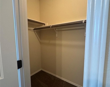 1112 Brendon Lee Ln - Photo Thumbnail 18