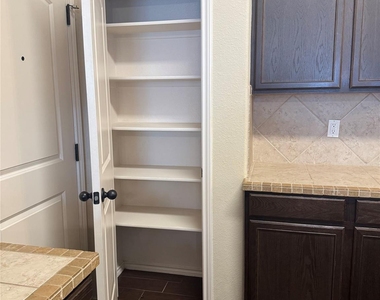 1112 Brendon Lee Ln - Photo Thumbnail 11