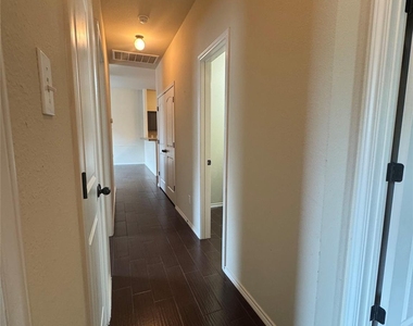 1112 Brendon Lee Ln - Photo Thumbnail 7