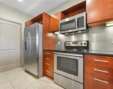 390 17th Street - Photo Thumbnail 16