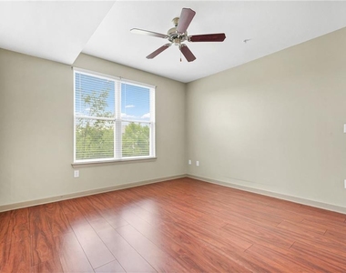 390 17th Street - Photo Thumbnail 17