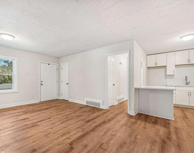 2905 Gresham Road - Photo Thumbnail 12