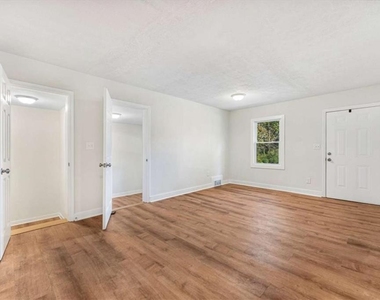 2905 Gresham Road - Photo Thumbnail 14