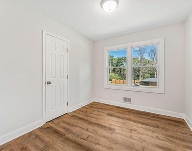 2905 Gresham Road - Photo Thumbnail 17